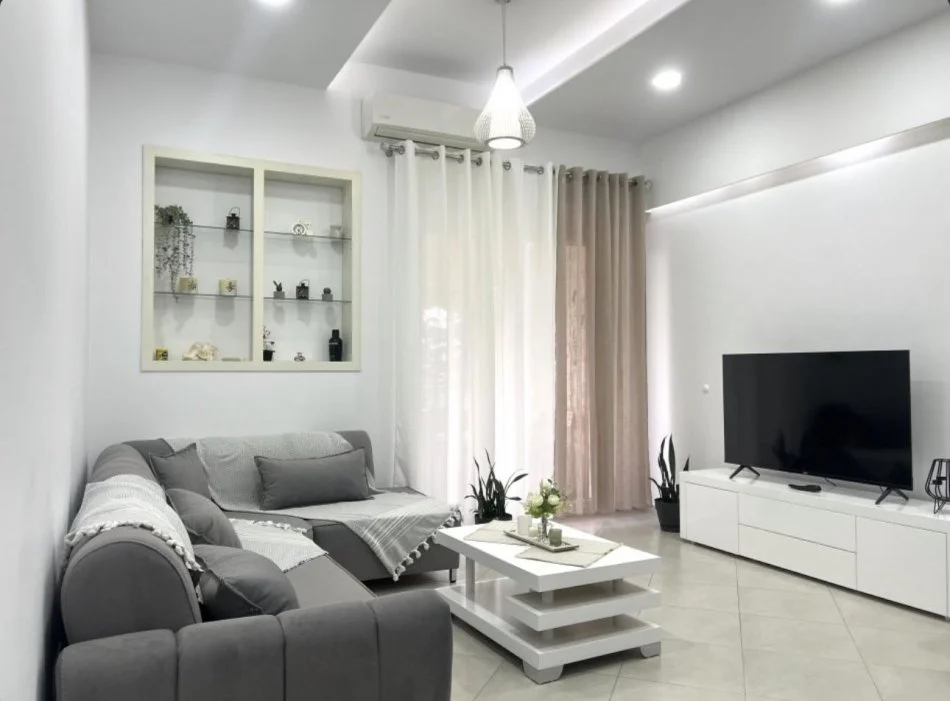 Tirane, jepet me qera apartament 1+1 Kati 1, 60.000 € (Te Xhamia)