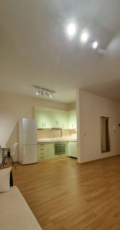 Tirane, jepet me qera apartament 2+1+Ballkon Kati 3, 110 m² 750 € (Kopshti Zoologjik)