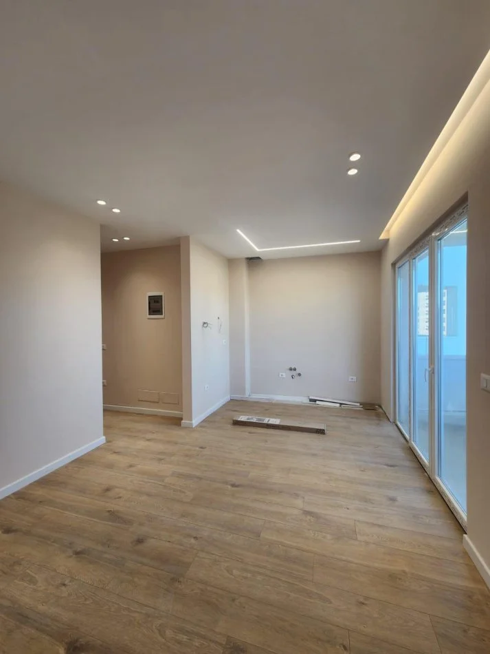 Tirane, jepet me qera apartament 1+1+Ballkon , 65 m² 400 € (River Residence)