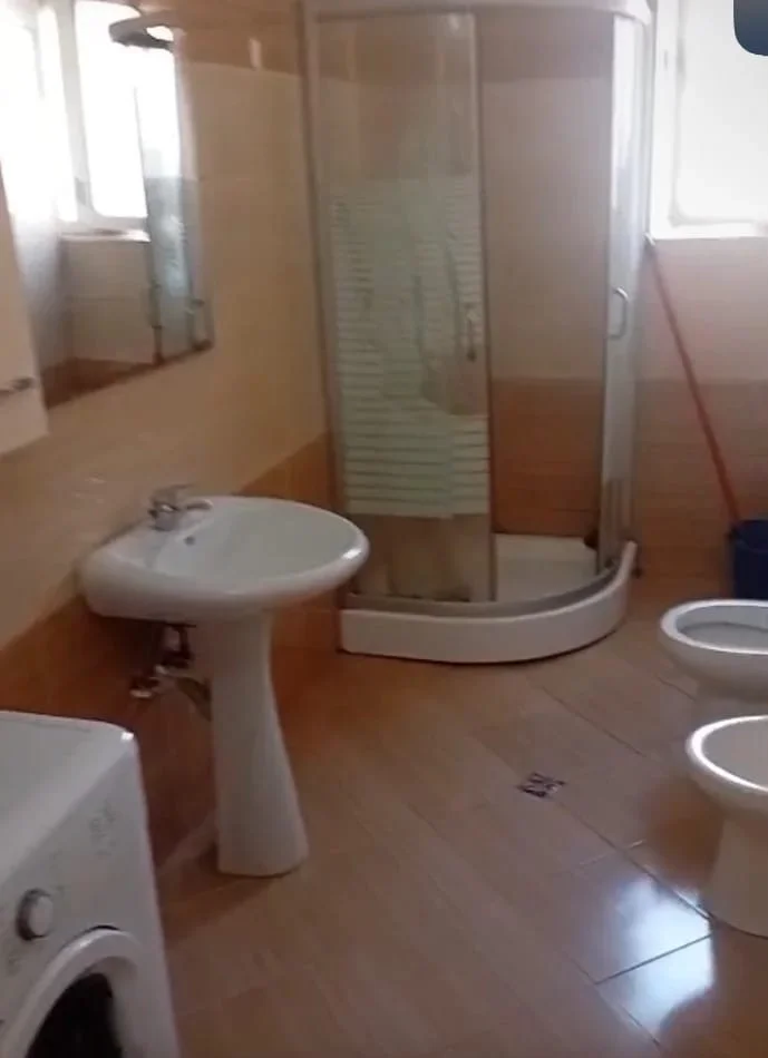 Tirane, jepet me qera apartament 2+1 Kati 2, 90 m² 500 € (Rruga Besa tek 5 Maji)