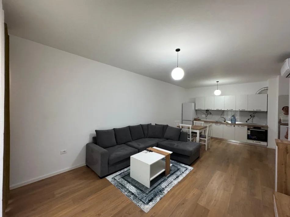 Tirane, jepet me qera apartament 2+1 Kati 3, 97 m² 850 € (Trio towers residence)