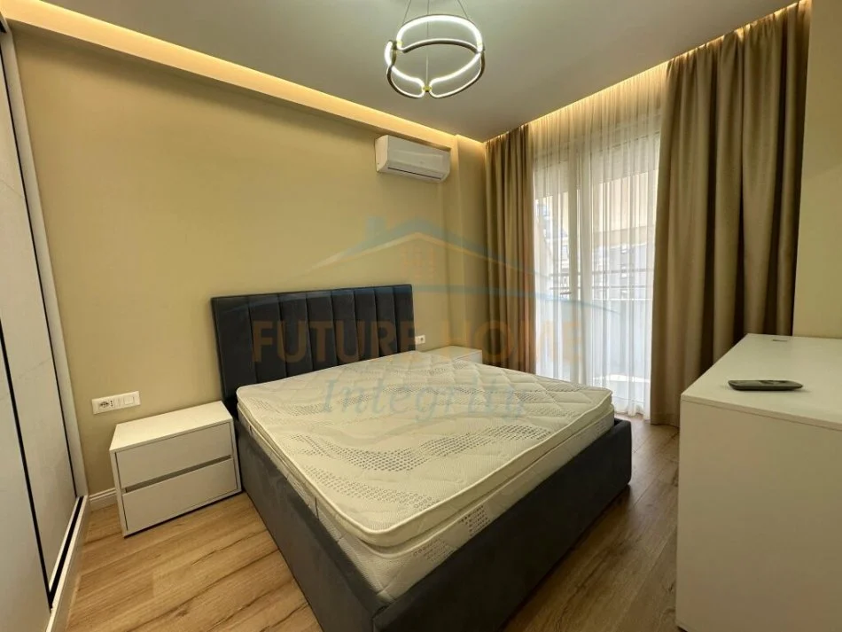 Tirane, jepet me qera apartament 2+1+Ballkon Kati 6, 82 m² 600 € (Stacioni i trenit)