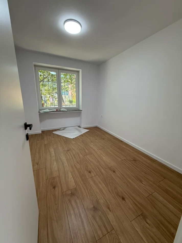 Tirane, jepet me qera apartament 2+1 Kati 2, 75 m² 700 € (Rruga Asim Vokshi)