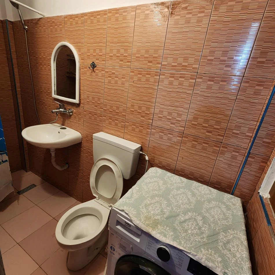 Tirane, jepet me qera apartament 1+1 Kati 1, 70 m² 330 € (Allias)