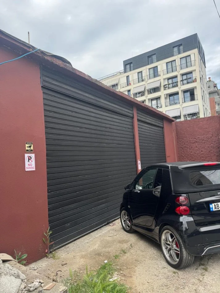 Tirane, jepet me qera garazh | vend parkimi Kati 0, 100 m² 150 € (Rruga Dhimiter Kamarda)