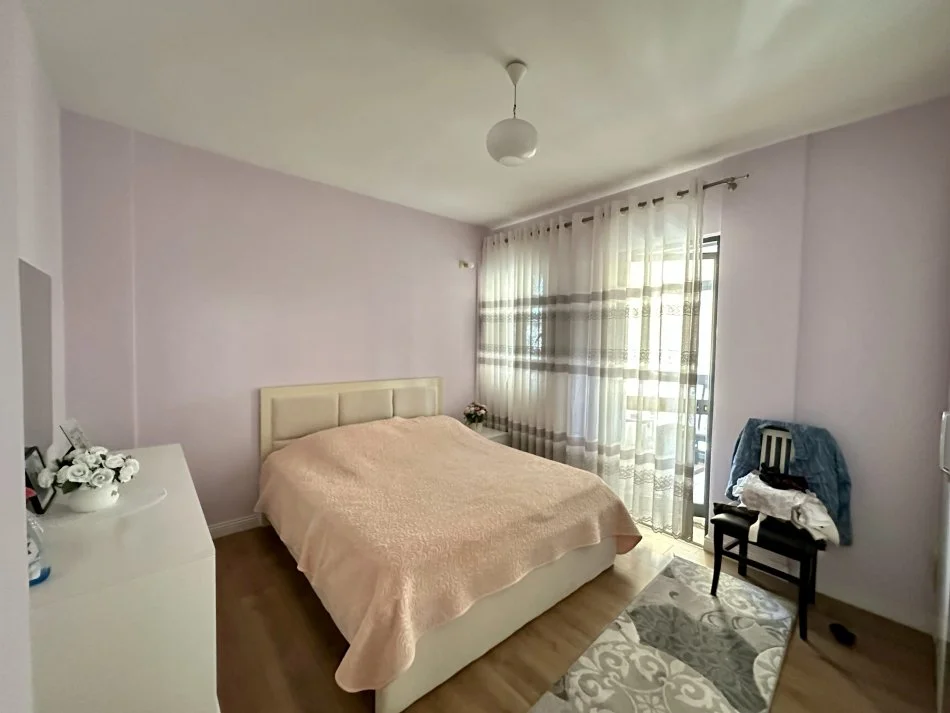 Tirane, jepet me qera apartament 2+1+Ballkon Kati 8, 97 m² 500 € (Rruga Thoma Koxhaj)