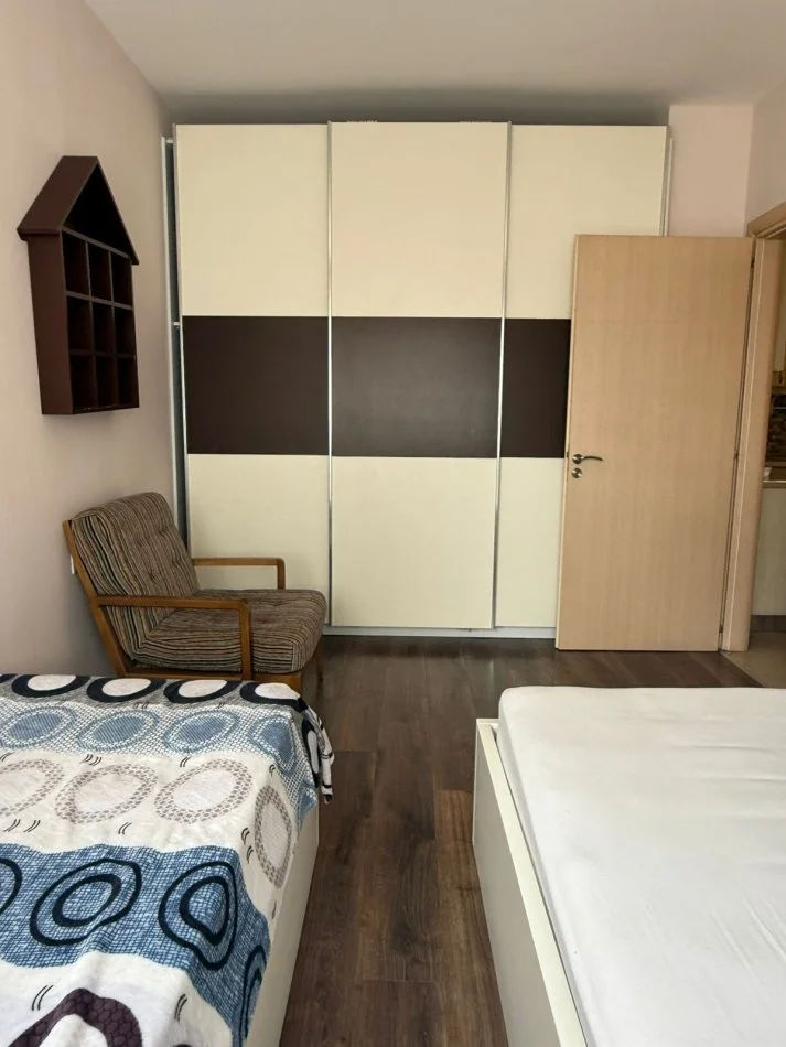 Tirane, jepet me qera apartament 2+1+Ballkon Kati 3, 90 m² 500 € (Unaza e re,Astir)
