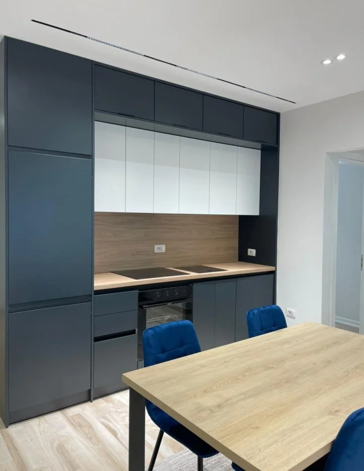 Tirane, jepet me qera apartament 2+1+Verande,  Kati 2, 103 m² 1.150 € (Kompleksi Fz), pamje e plote nga Liqeni i Thate