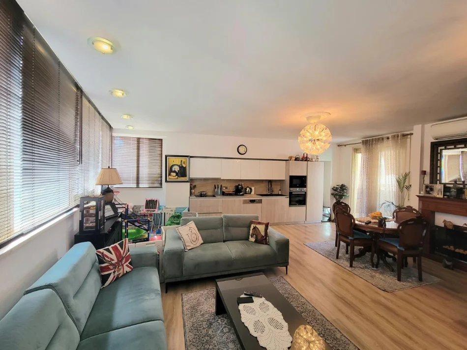 Tirane, jepet me qera apartament duplex Dublex Kati 4, 130 m² 950 € (Kristal Center)