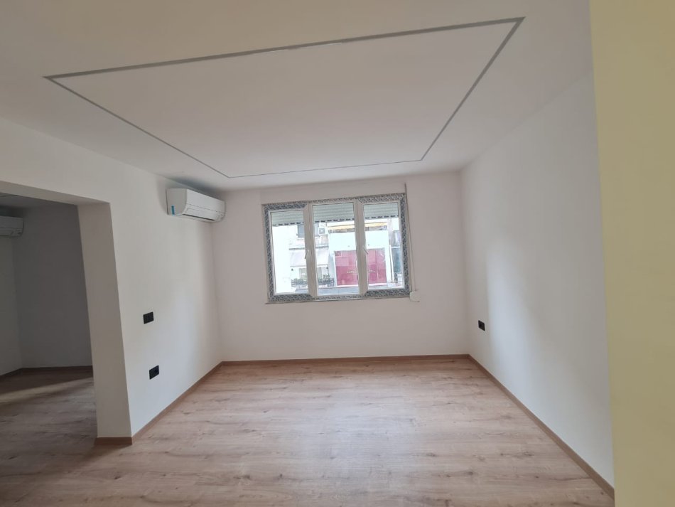 Tirane, jepet me qera zyre Kati 2, 107 m² 1.800 € (Blloku)