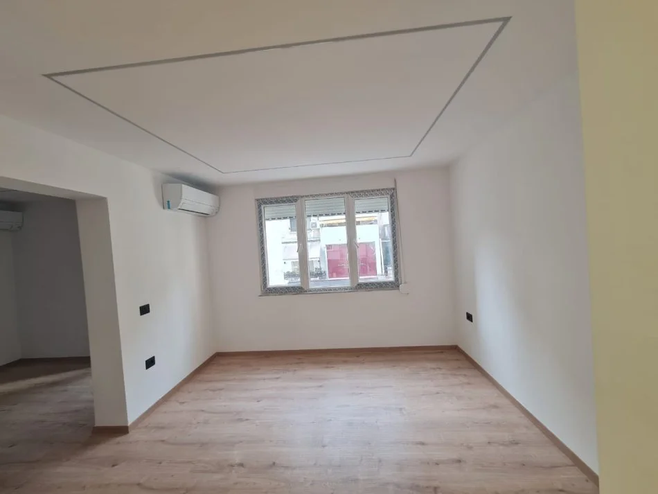 Tirane, jepet me qera zyre Kati 2, 107 m² 1.800 € (Blloku)
