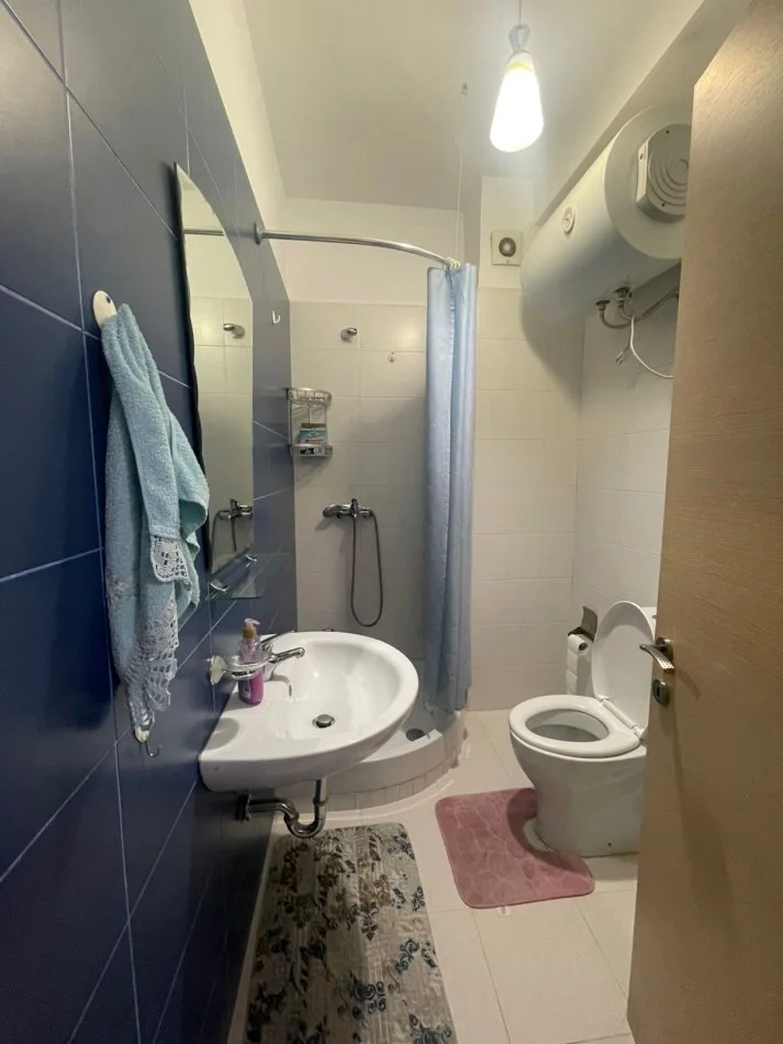 Tirane, jepet me qera apartament 2+1+Ballkon Kati 2, 80 m² 550 € (rruga pjetër budi)