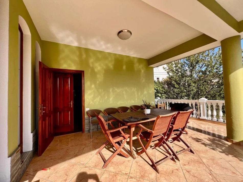 Tirane, jepet me qera Vile 2+1 , 140 m² 700 € (Sauk i vjeter)