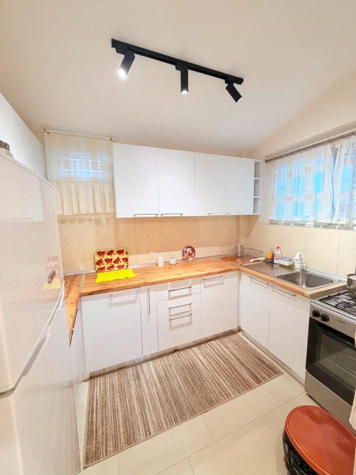 Durres, jepet me qera shtepi 2+1 Kati 1, 100 m² 700 € (Bulevardi Dyrrah,Durres)