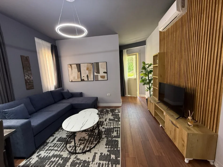 Tirane, jepet me qera apartament 2+1 Kati 1, 100 m² 650 € (Kopshti Botanik)