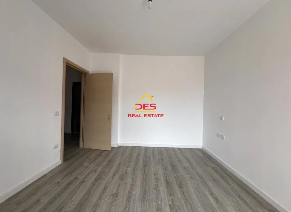 Vlore, shitet apartament 1+1+Ballkon Kati 6, 84 m² 103.000 € (Bulevardi Ismail Qemali)