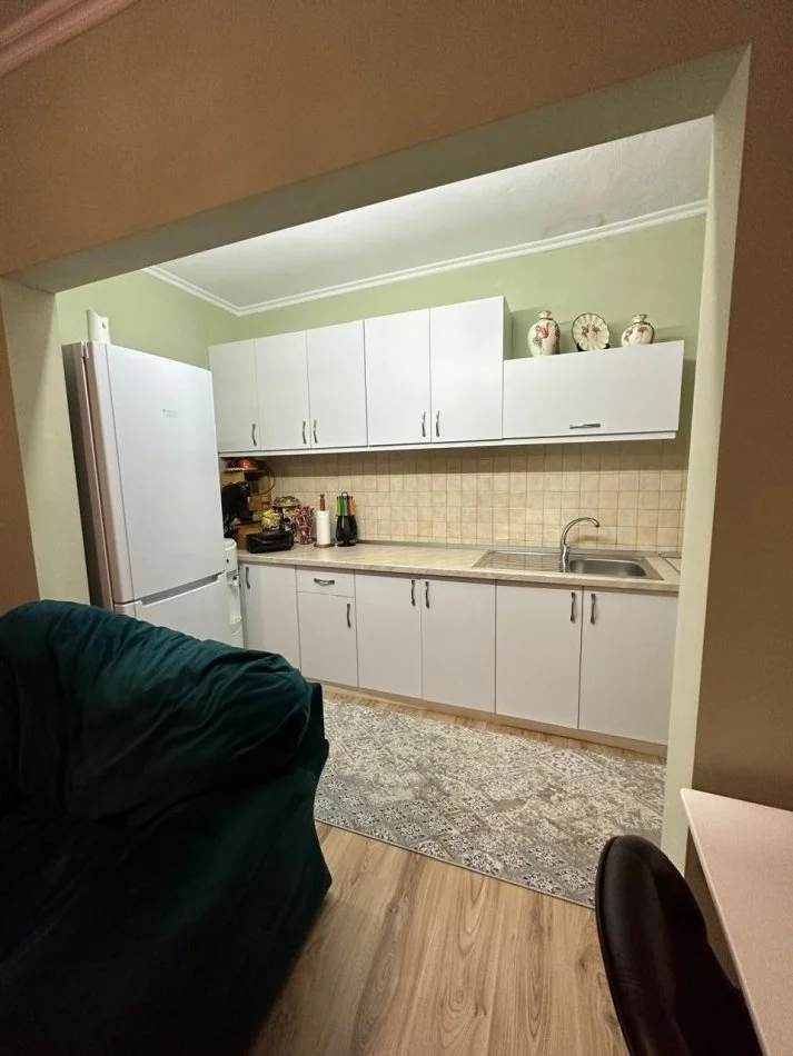 Tirane, shitet apartament 1+1+Ballkon Kati 5, 63 m² 108.000 € (Ish Parku)