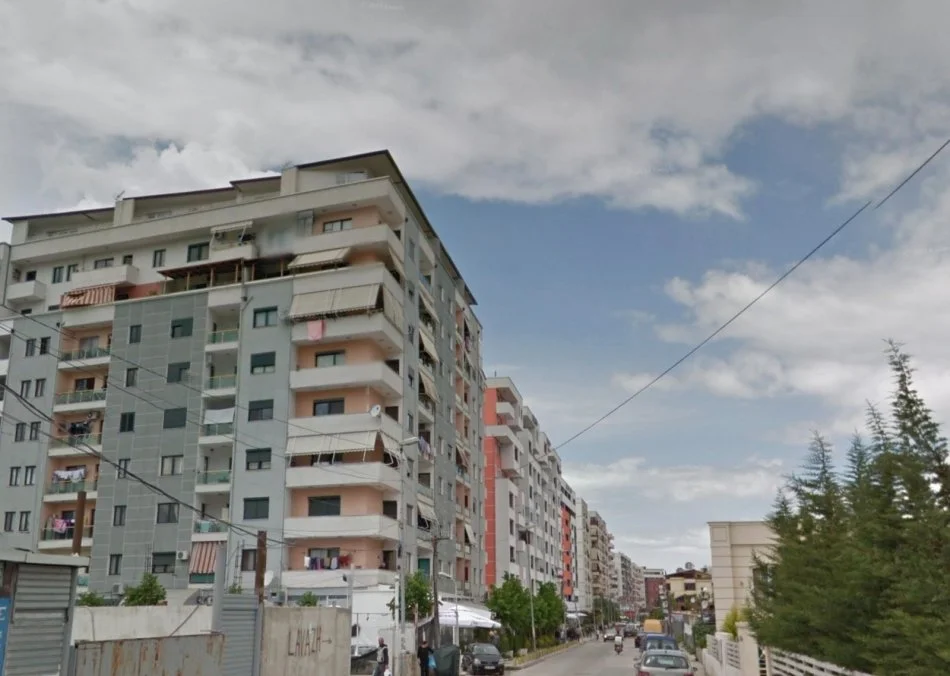 Tirane, shitet ambjent biznesi Kati 0, 272 m² 900.000 € (Nesim Alla,Yzberisht Tirane)