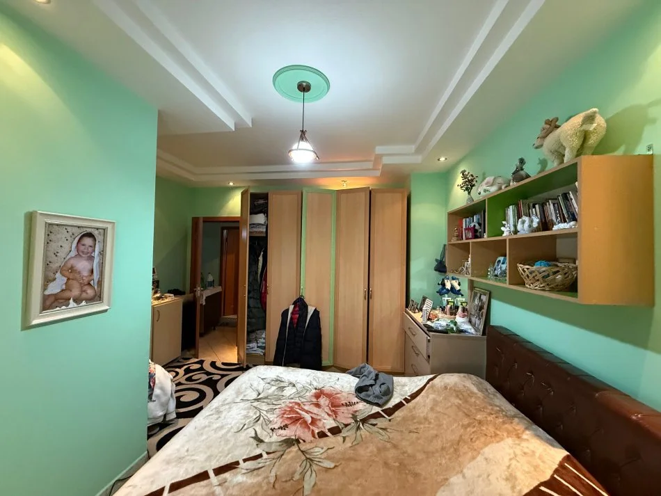 Tirane, shitet apartament 2+1+Ballkon Kati 4, 109 m² (ne rrugen 4 Deshmoret prane Gjimnazit Partizan)