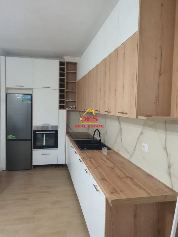 Vlore, shitet apartament 2+1+Ballkon , 131 m² (Rruga Lef Sallata)