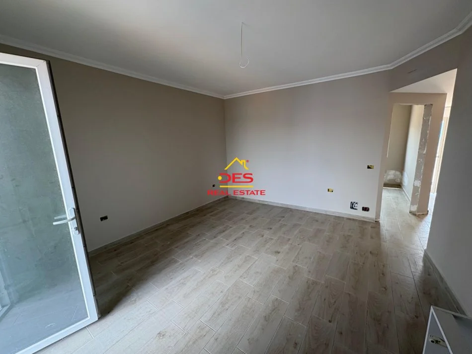Vlore, shitet apartament+verande | Penthouse 2+1+Ballkon Kati 10, 140 m² 152.000 € (Rruga Gjergj Kastrioti)