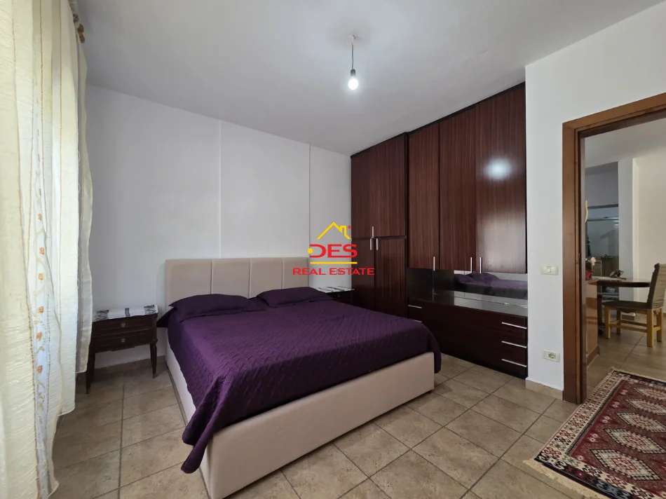 Vlore - Lungomare, jepet me qera apartament 2+1+Ballkon Kati 1, 90 m² 480 € (Lungomare)