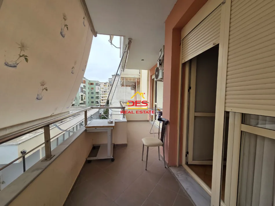 Vlore, jepet me qera apartament 1+1+Ballkon , 70 m² 350 € (Rruga Gjergj Kastrioti)