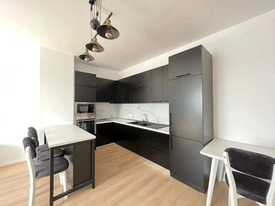 Tirane, jepet me qera apartament 1+1 Kati 10, 60 m² 600 € (Rruga e Dibres)