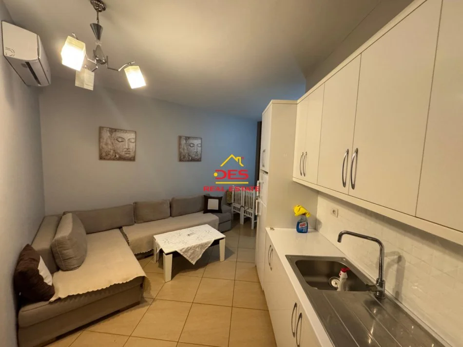 Vlore, jepet me qera apartament 2+1+Ballkon Kati 7, 110 m² 450 € (Rruga Gjergj Arianiti)