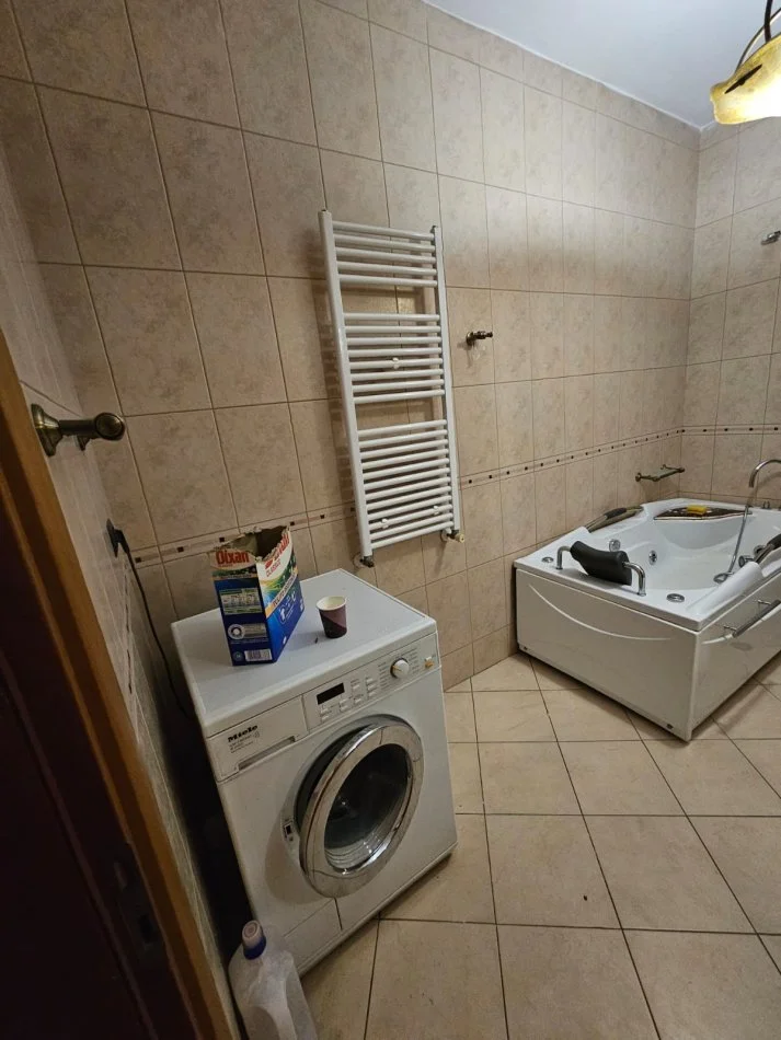 Tirane, jepet me qera apartament 3+1+Ballkon Kati 1, 130 m² 750 € 