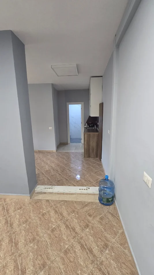 Tirane, jepet me qera apartament 1+1 Kati 1, 60 m² 450 € (rruga qemal stafa , pazari i ri , shkolla e kuqe)