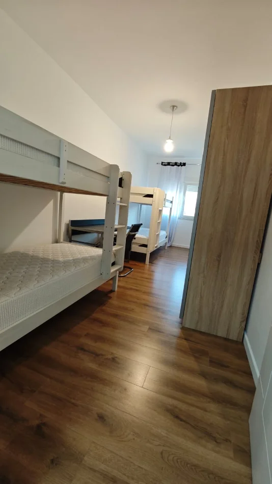 Tirane, jepet me qera , (Komuna e parisit)