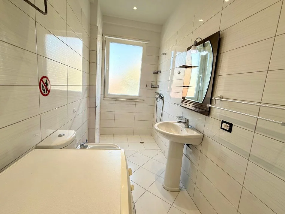 Tirane, jepet me qera apartament 2+1+Aneks+Ballkon Kati 3, 89 m² 550 € (Bulevardi Zhan Dark)