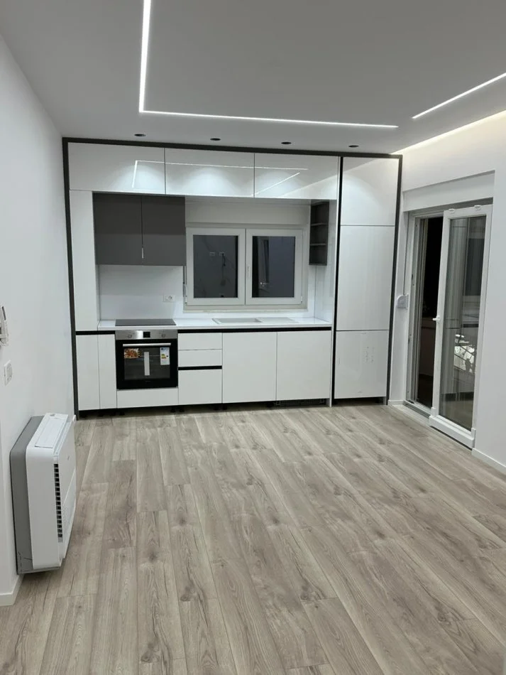 Tirane, jepet me qera apartament 2+1+Ballkon Kati 3, 62 m² 800 € (Vaso Pasha)