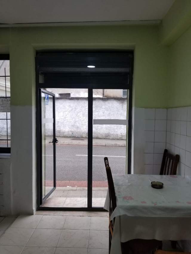 Elbasan, jepet me qera dyqan 12 m² 25.000 Leke