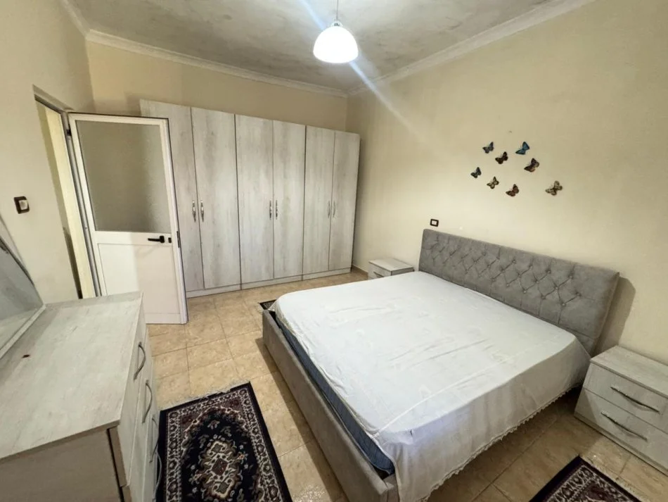 Tirane, jepet me qera apartament 1+1 Kati 1, 56 m² 300 € (Misto mame)