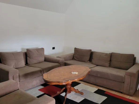 Tirane, jepet me qera apartament 1+1 Kati 3, 86 m² 300 € (SELITE)