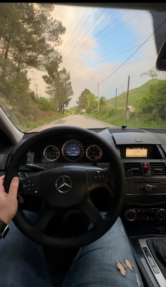 Tirane, jap me qera makine Mercedes Benz C200 CDI Nafte, gri e erret automatik Klima 260.000 km 30 €