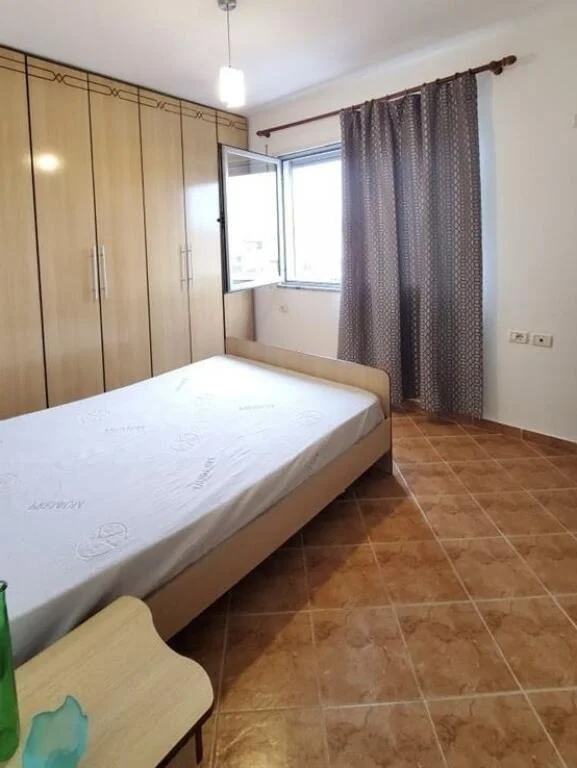 jepet me qera Kati 4, 550 €