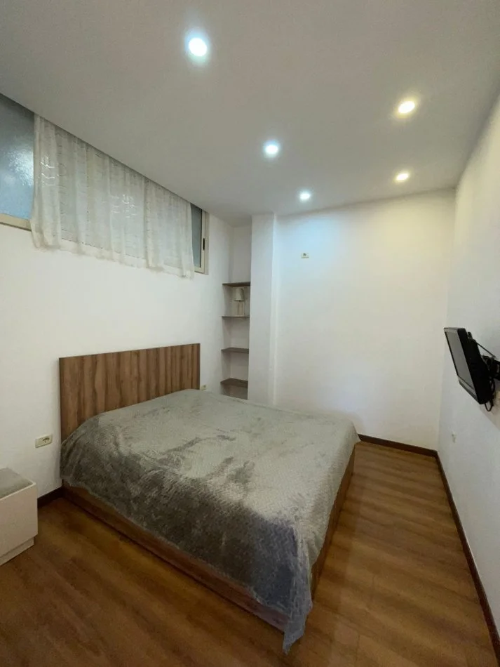 Tirane, jepet me qera apartament 1+1 Kati 1, 65 m² 600 € (9 KATESHET)