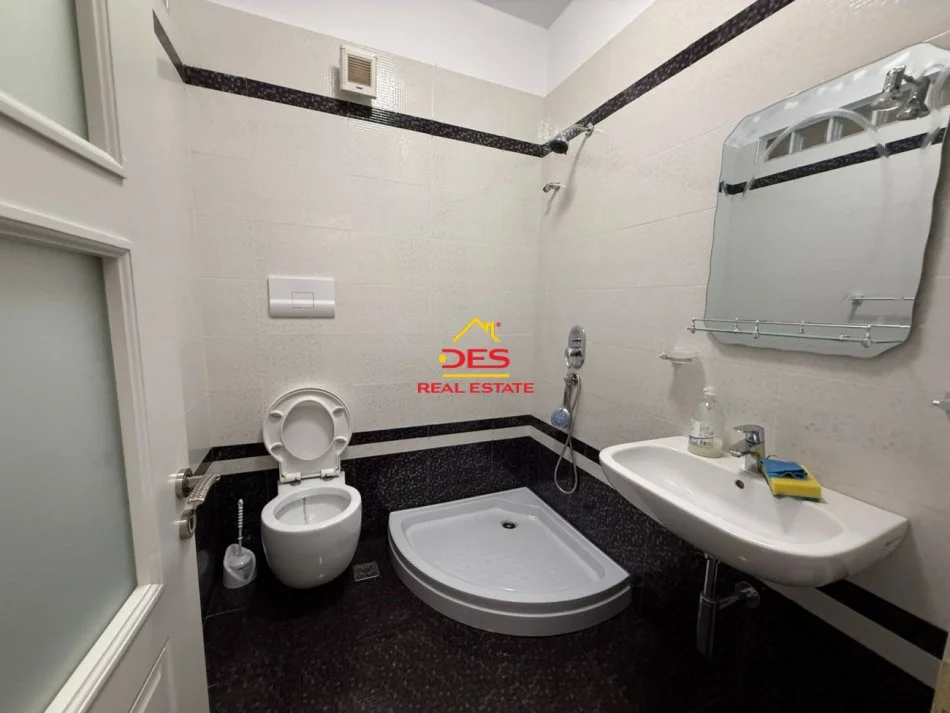 Vlore, jepet me qera apartament 1+1+Ballkon Kati 2, 65 m² 350 € (Rryga aleksandër Moisiu)