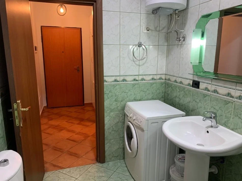 Tirane, jepet me qera apartament 1+1+Ballkon Kati 8, 65 m² 480 € (rruga Asim Vokshi)