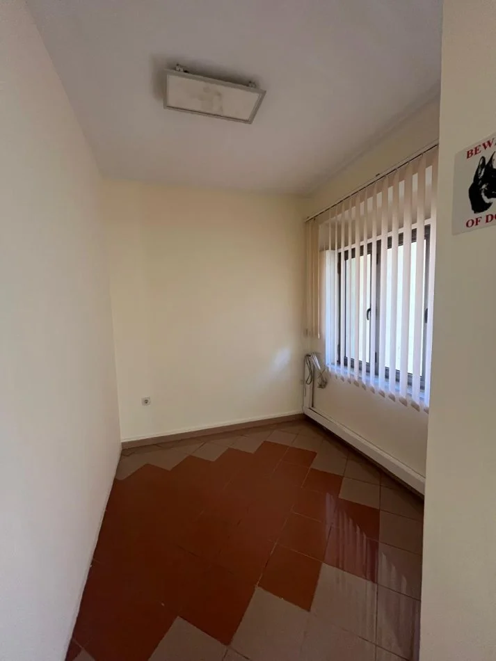 Tirane, jepet me qera zyre Kati 2, 130 m² 840 € (andon Zako Cajupi)