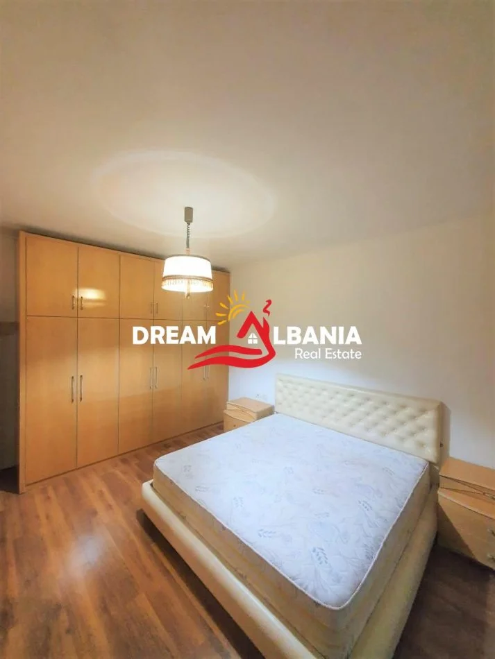 Tirane, jepet me qera 3+1 , 120 m² 800 € (ne Zonen e 21 Dhjetorit prane Kompleksit Kontakt)