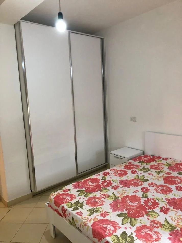 Tirane, jepet me qera apartament 1+1 Kati 5, 87 m² 500 € (Rruga: “ Frederik Shiroka “)