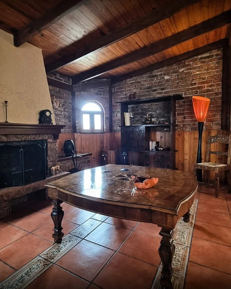 Tirane, jepet me qera apartament 3+1+Ballkon Kati 2, 250 m² 1.200 € (STADIUMI DINAMO)