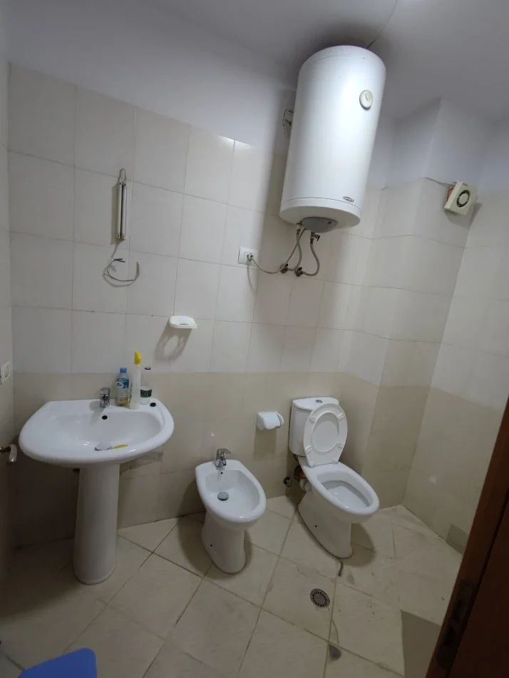 Tirane, jepet me qera apartament 1+1 Kati 6, 62 m² 400 € 