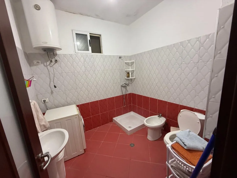 Tirane, jepet me qera apartament 2+1 Kati 8, 98 m² 450 € (Nela 6)