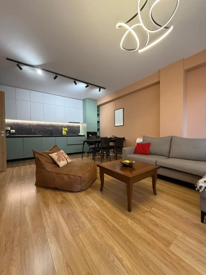 Tirane, jepet me qera apartament 2+1 Kati 3, 100 m² 1.000 € 