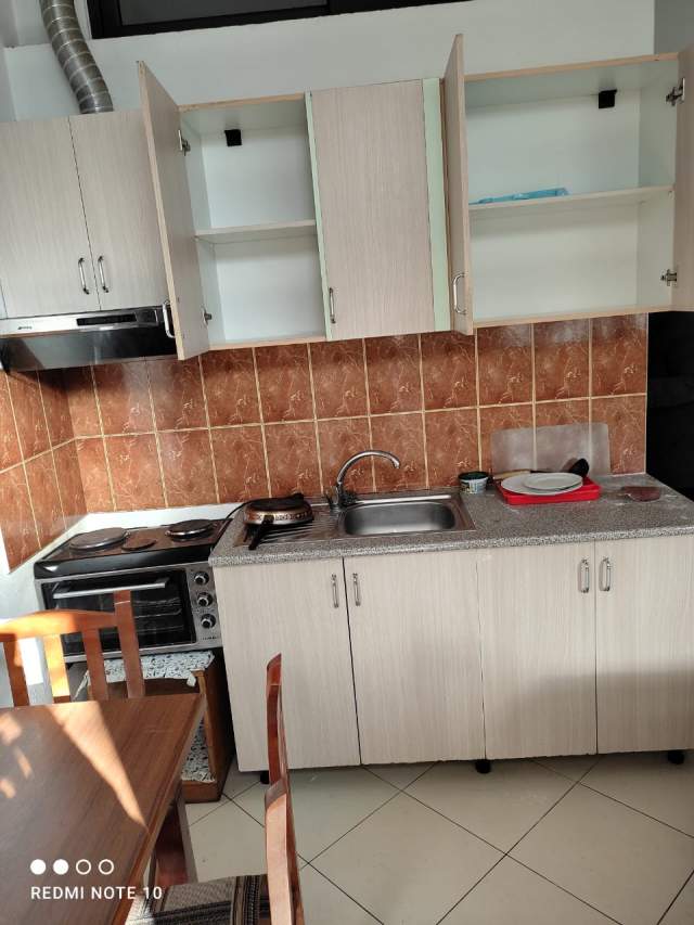 Tirane, jepet me qera garsonier 1+1 Kati 1, 50 m² 15.000 Leke (SELAUDIN ZORBA)